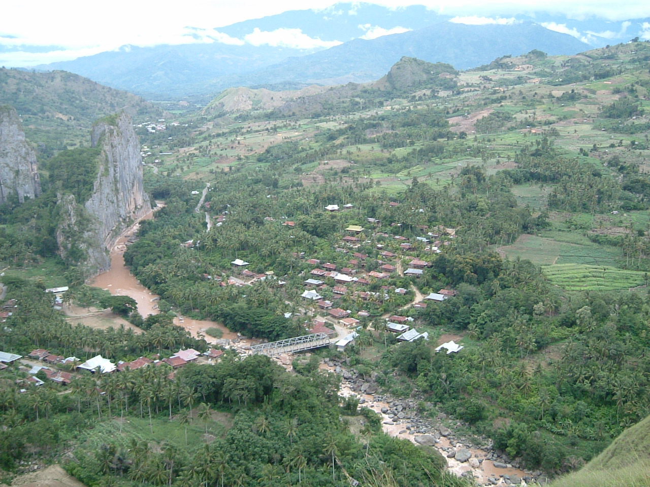 Enrekang adat masyarakat komunitas kabupaten mongabay negara enam ini diakui toraja pengakuan akhirnya hari tantangan perda pentingnya hutan hore akui